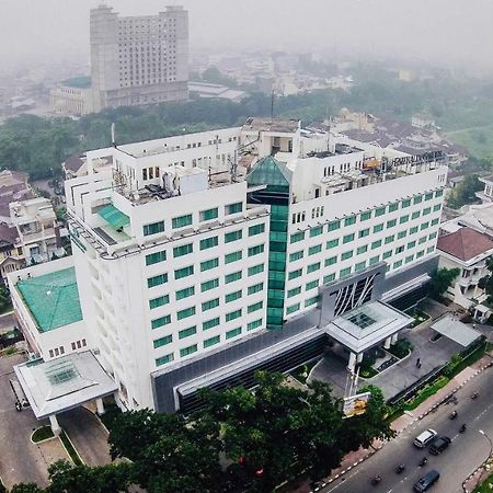 Emerald Garden International Hotel Medan Extérieur photo