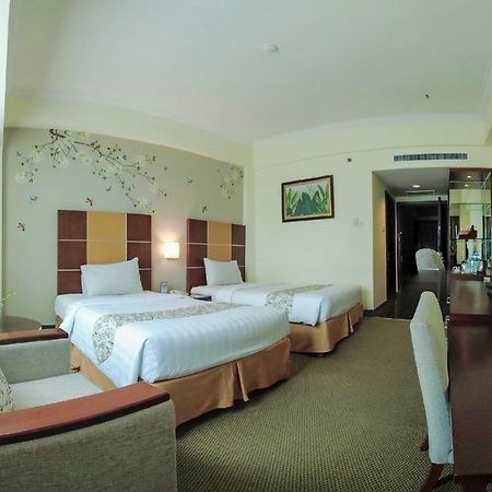 Emerald Garden International Hotel Medan Extérieur photo