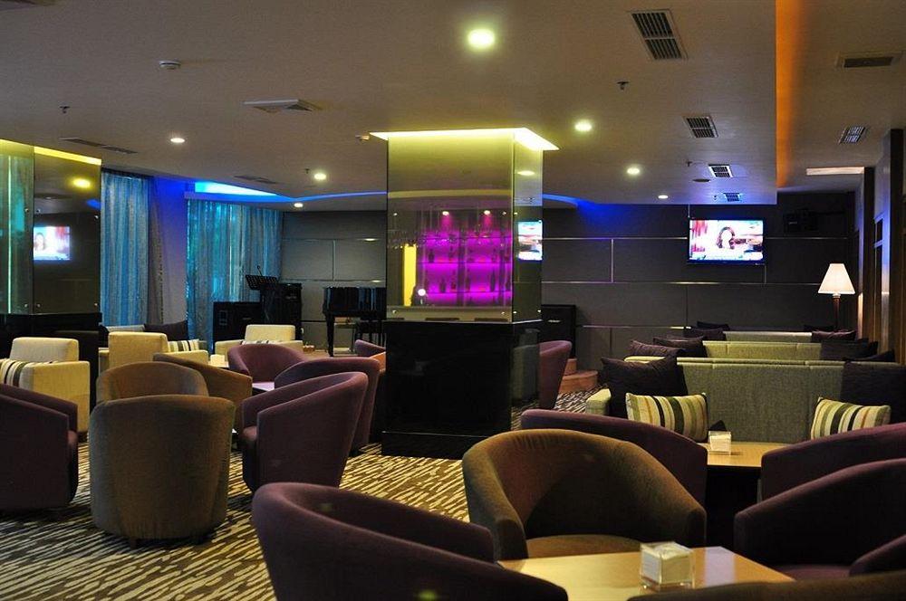 Emerald Garden International Hotel Medan Extérieur photo