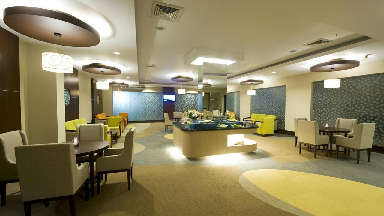 Emerald Garden International Hotel Medan Extérieur photo