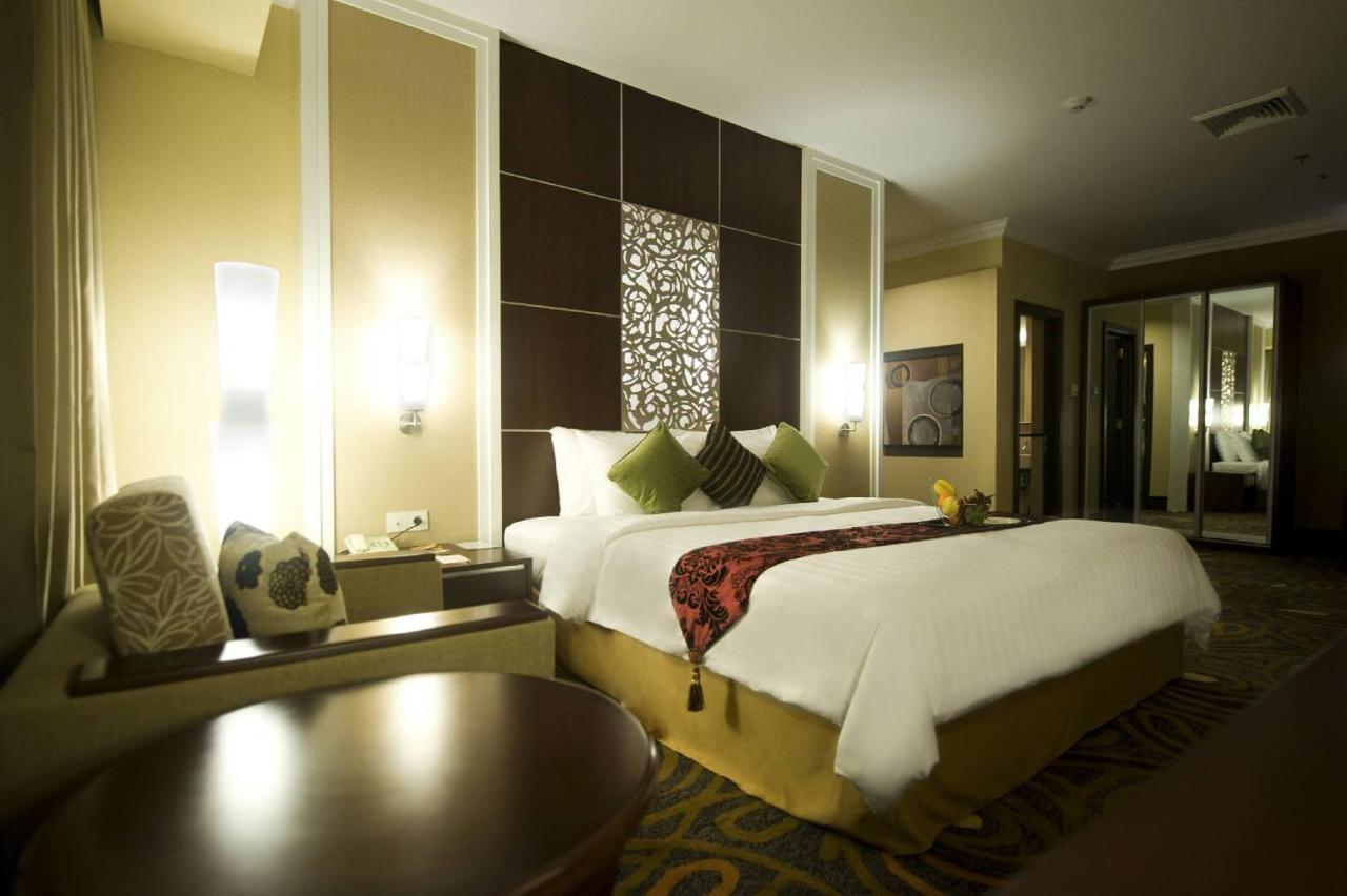 Emerald Garden International Hotel Medan Extérieur photo
