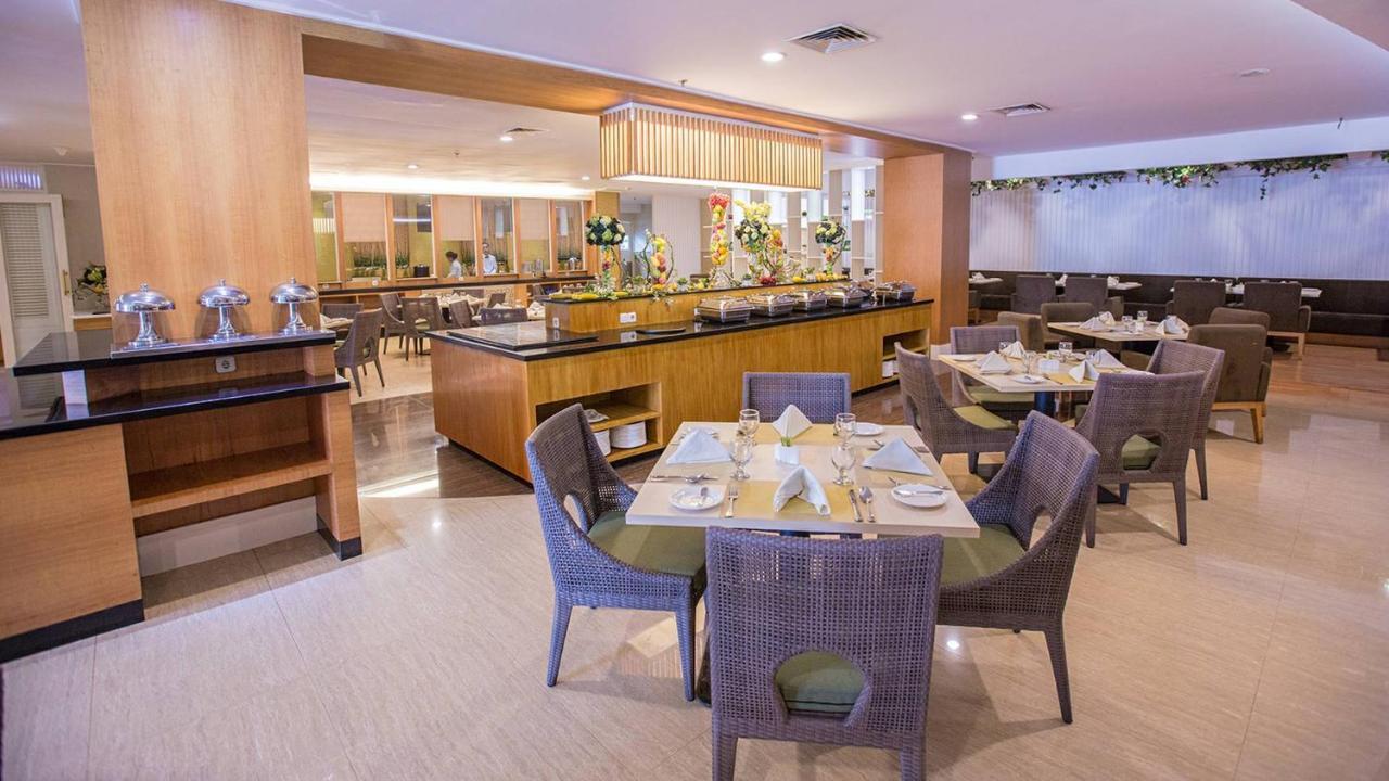 Emerald Garden International Hotel Medan Extérieur photo