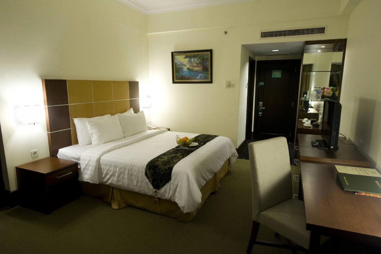 Emerald Garden International Hotel Medan Extérieur photo