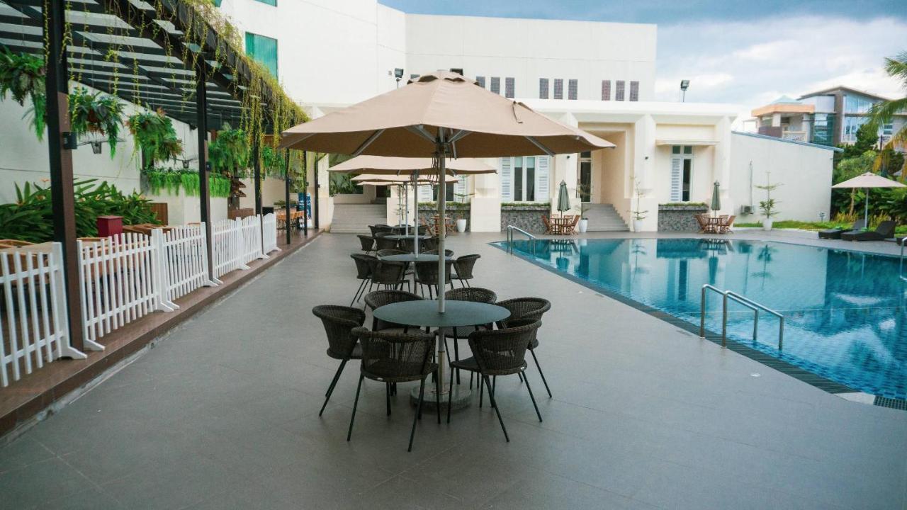 Emerald Garden International Hotel Medan Extérieur photo