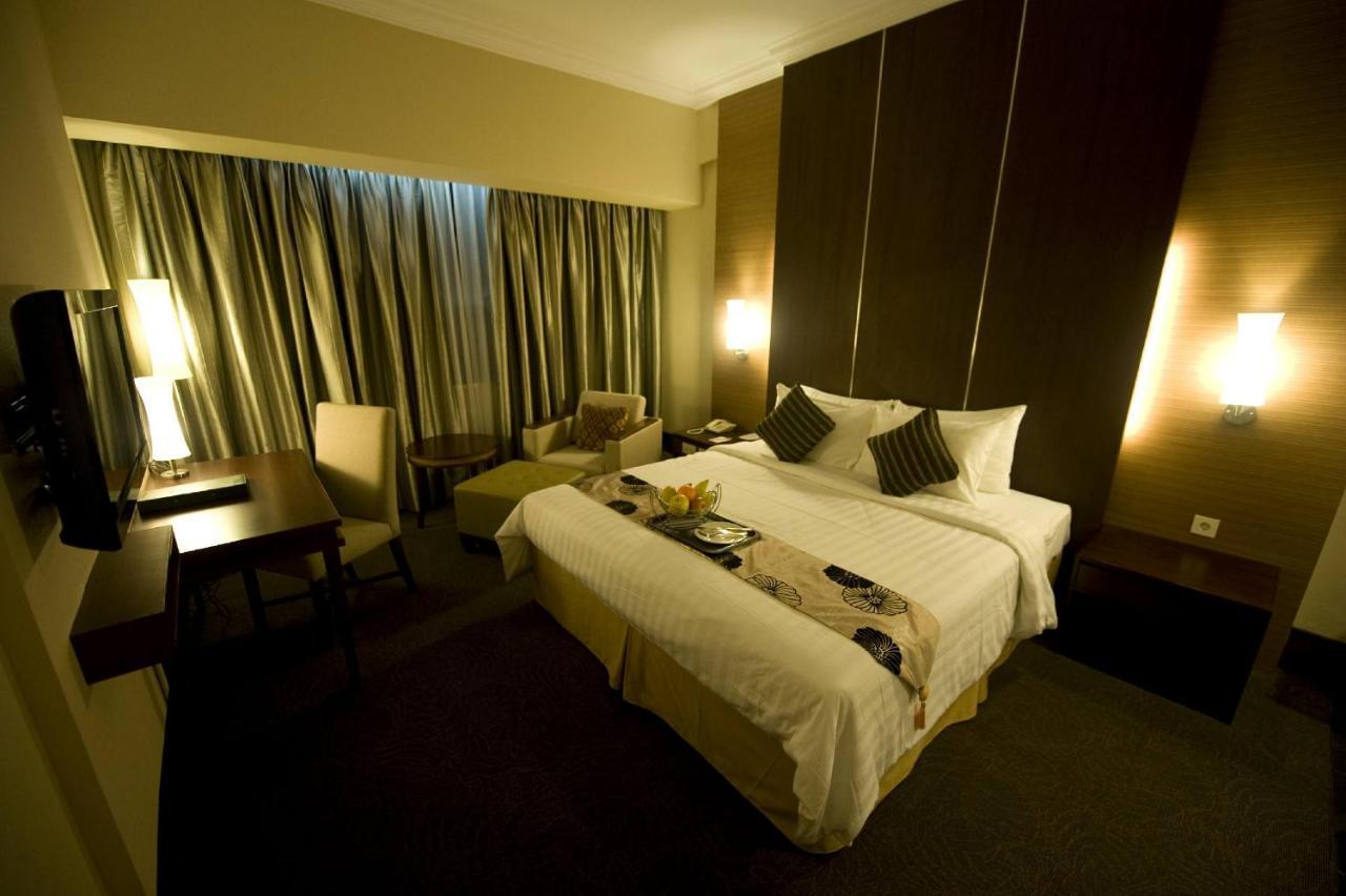 Emerald Garden International Hotel Medan Extérieur photo