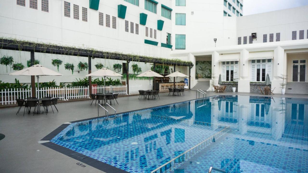 Emerald Garden International Hotel Medan Extérieur photo