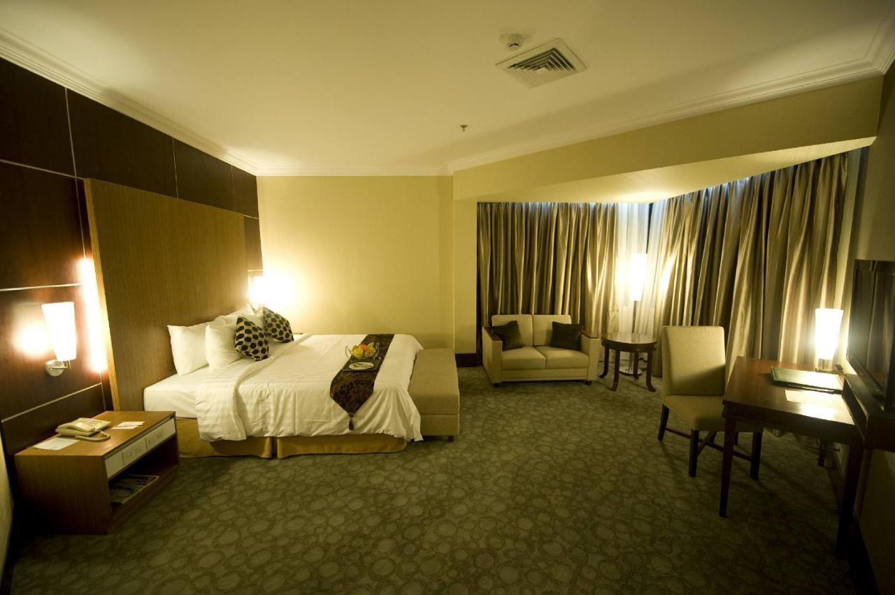 Emerald Garden International Hotel Medan Extérieur photo