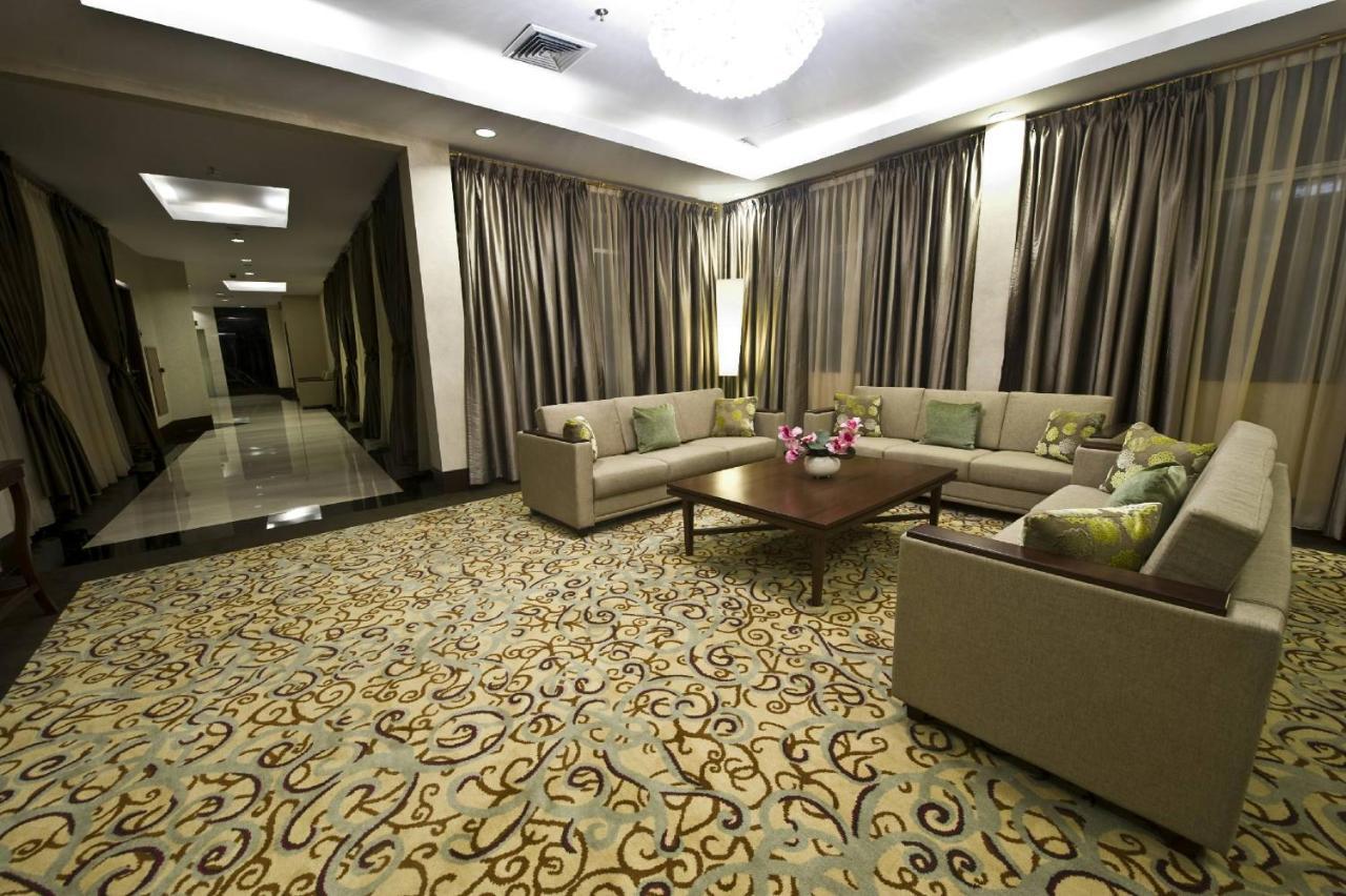 Emerald Garden International Hotel Medan Extérieur photo