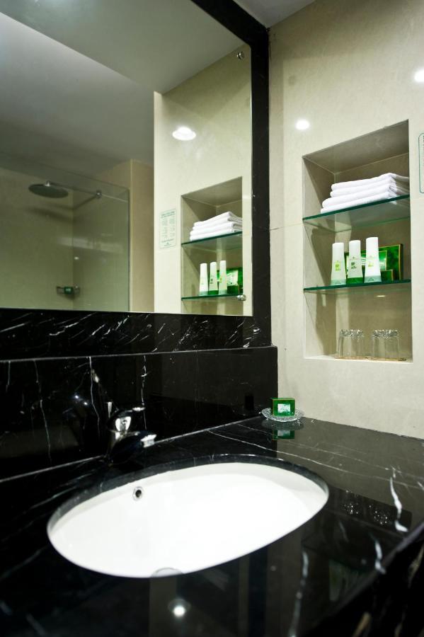 Emerald Garden International Hotel Medan Extérieur photo