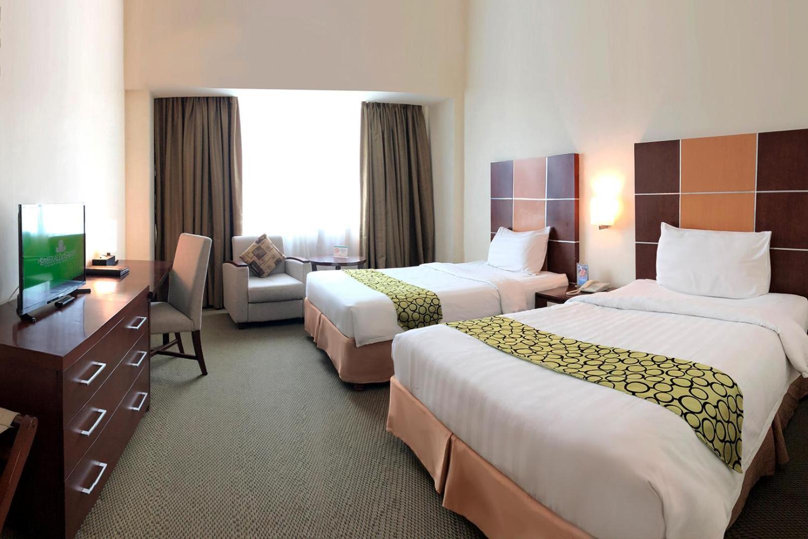 Emerald Garden International Hotel Medan Extérieur photo