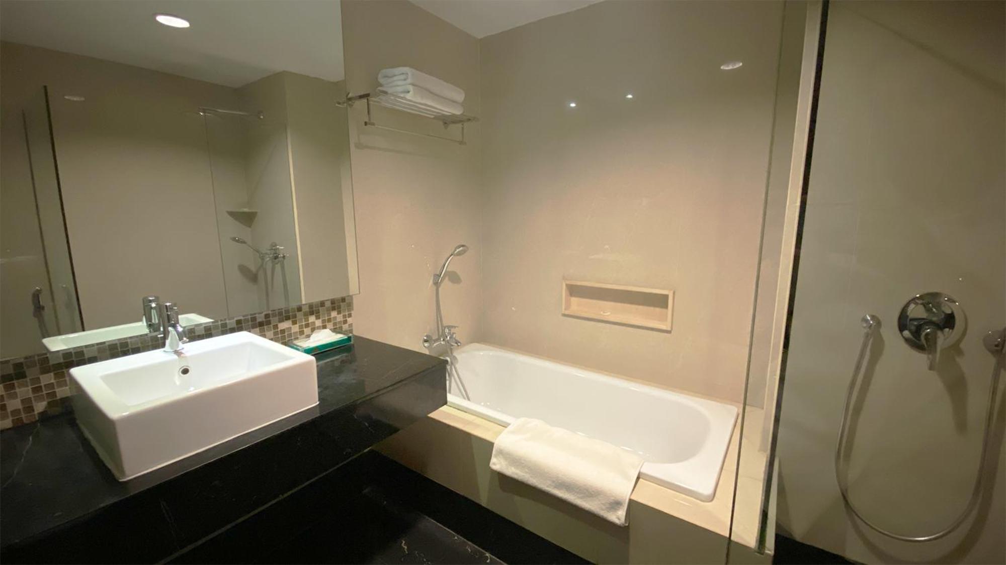 Emerald Garden International Hotel Medan Extérieur photo