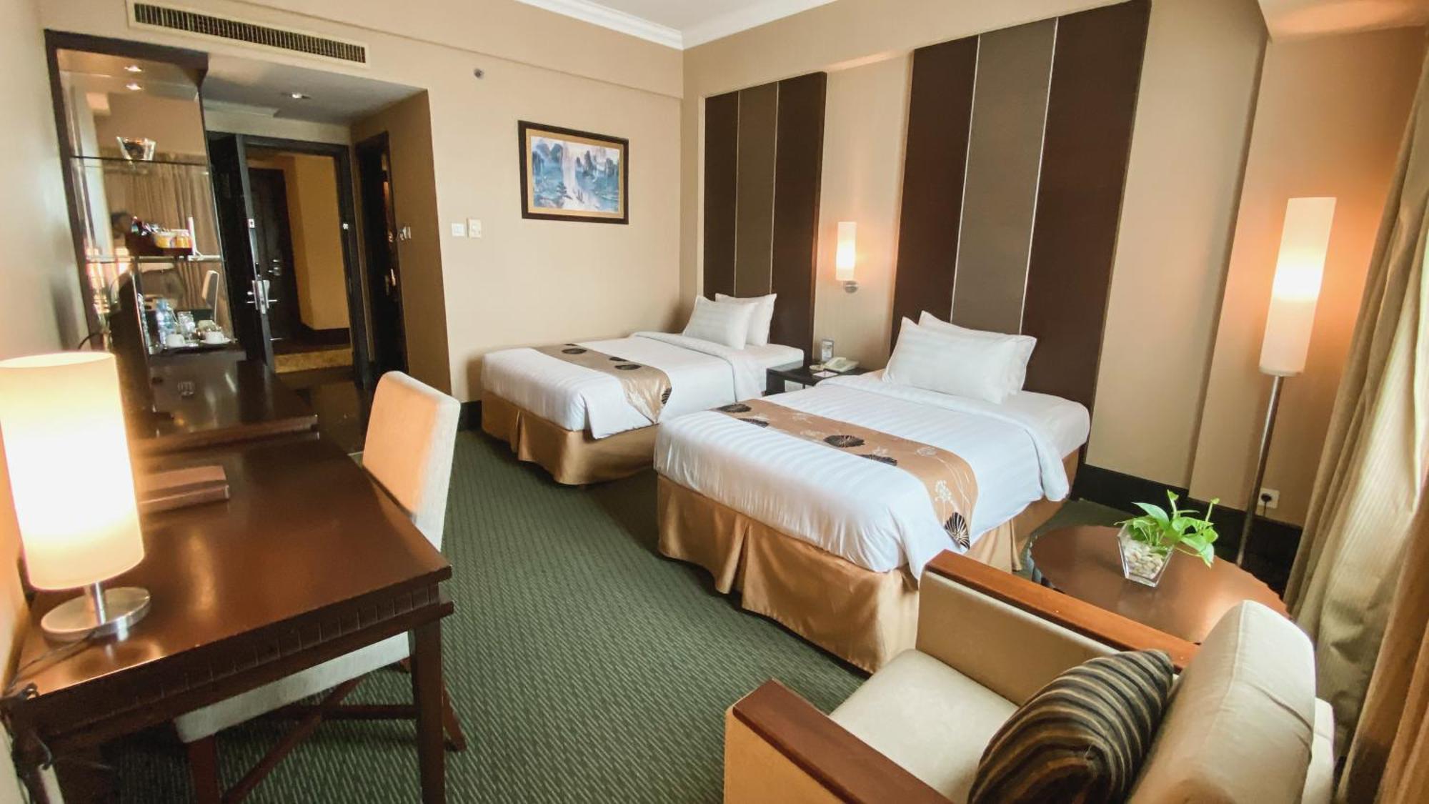 Emerald Garden International Hotel Medan Extérieur photo