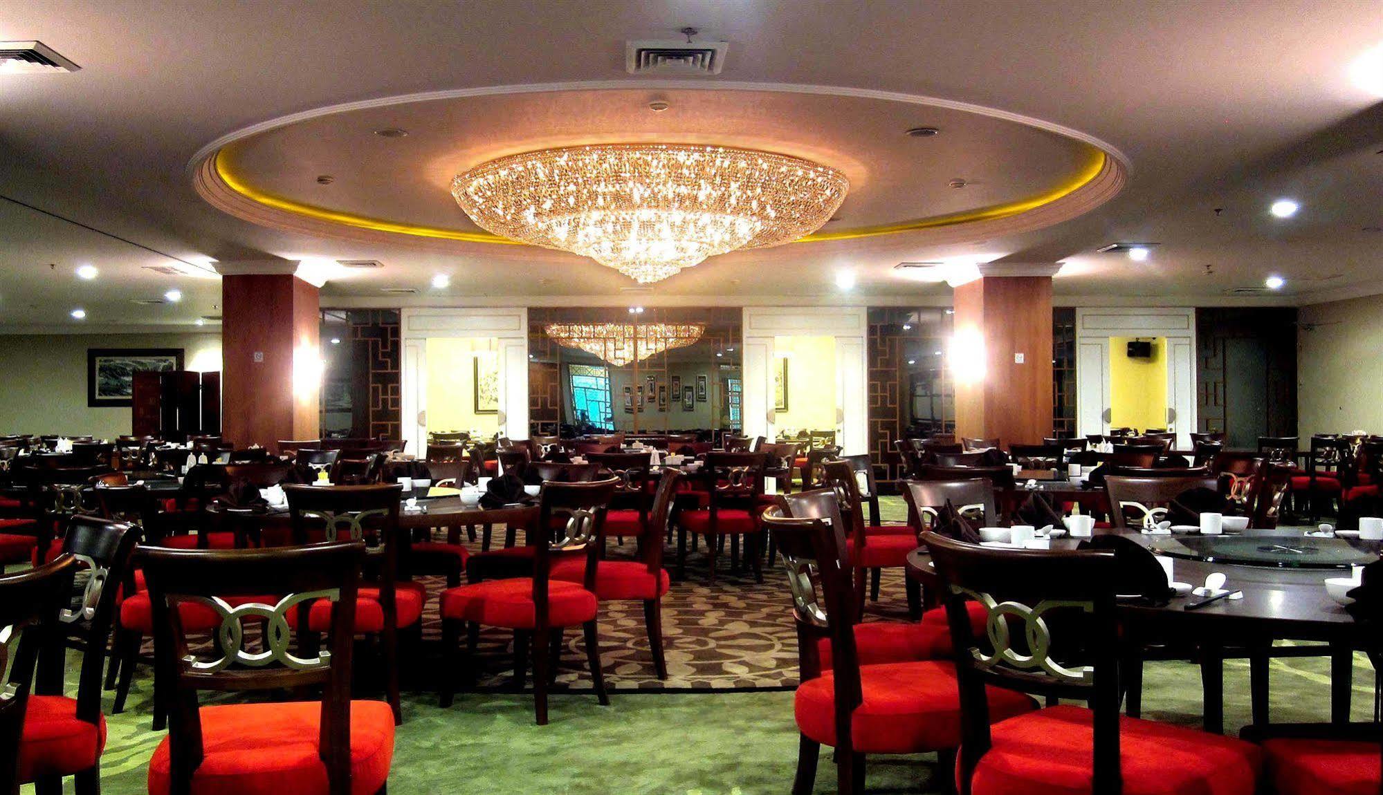 Emerald Garden International Hotel Medan Extérieur photo