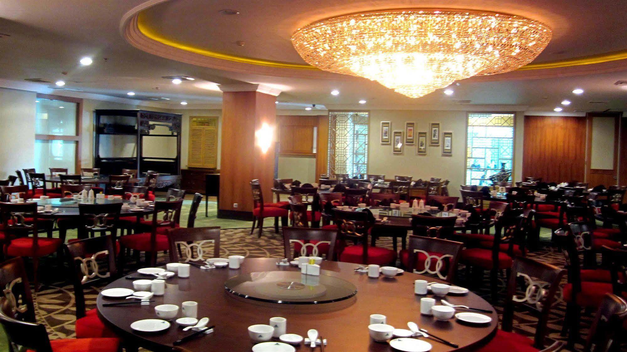Emerald Garden International Hotel Medan Extérieur photo