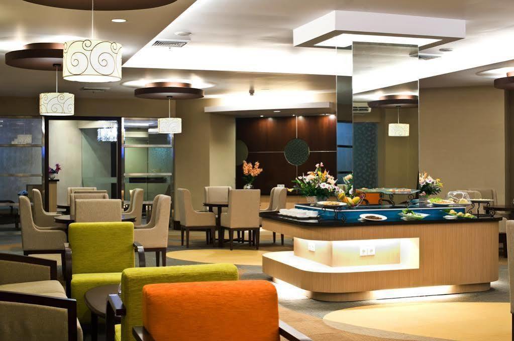 Emerald Garden International Hotel Medan Extérieur photo