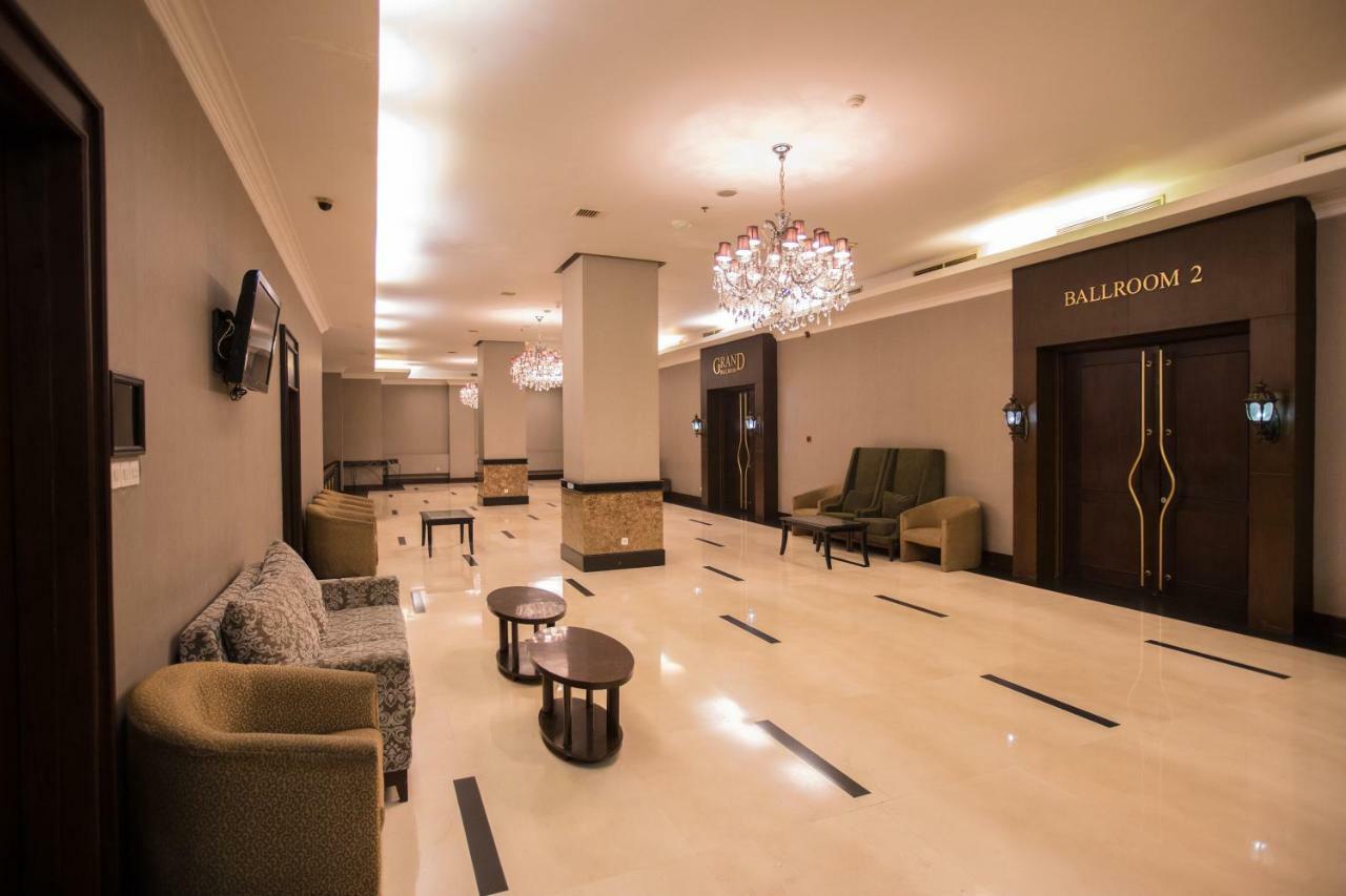 Emerald Garden International Hotel Medan Extérieur photo