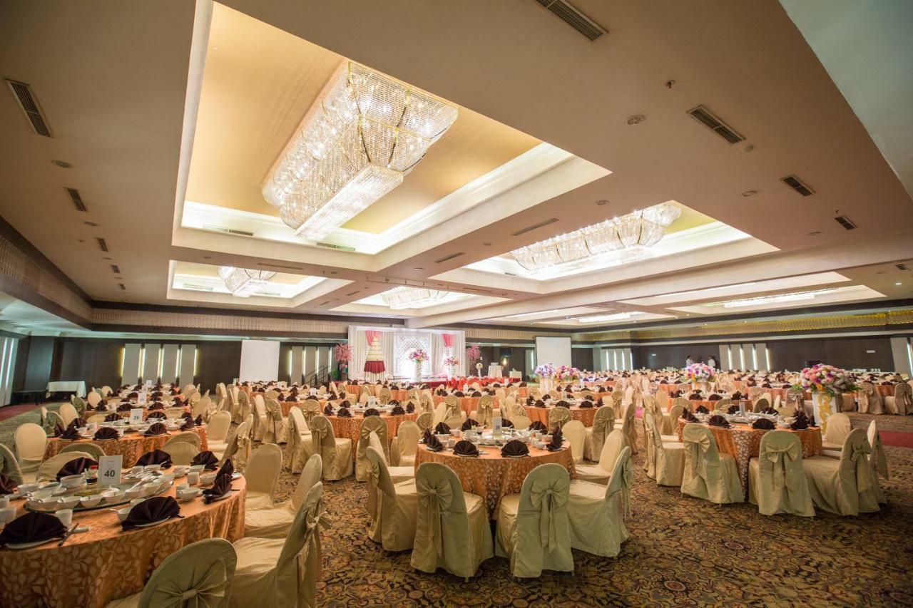 Emerald Garden International Hotel Medan Extérieur photo